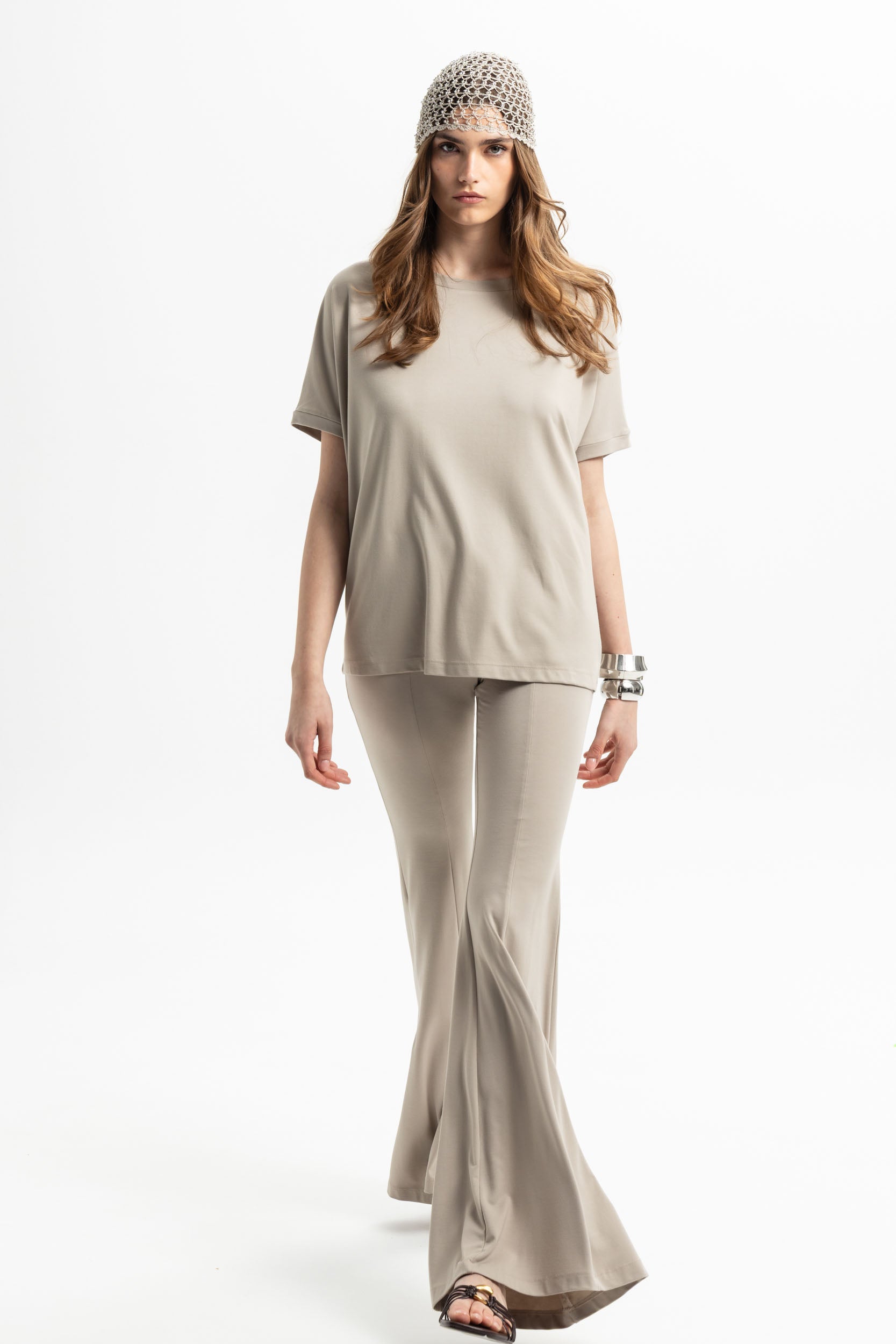 MyT greige; black; off white oversized tshirt — MyT Spring-Summer 2026 collection, view 2