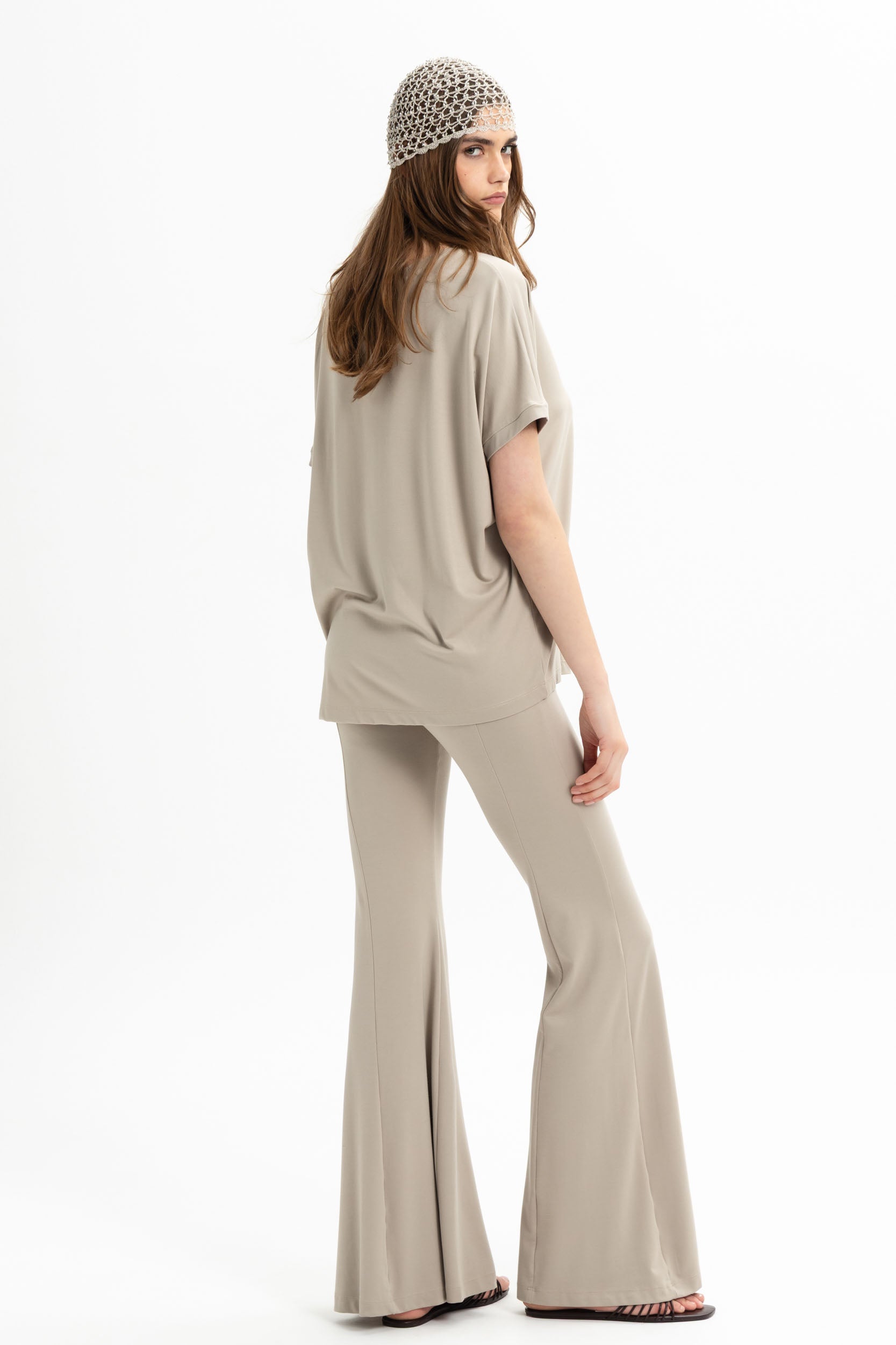 MyT greige; black; off white oversized tshirt — MyT Spring-Summer 2026 collection, view 3