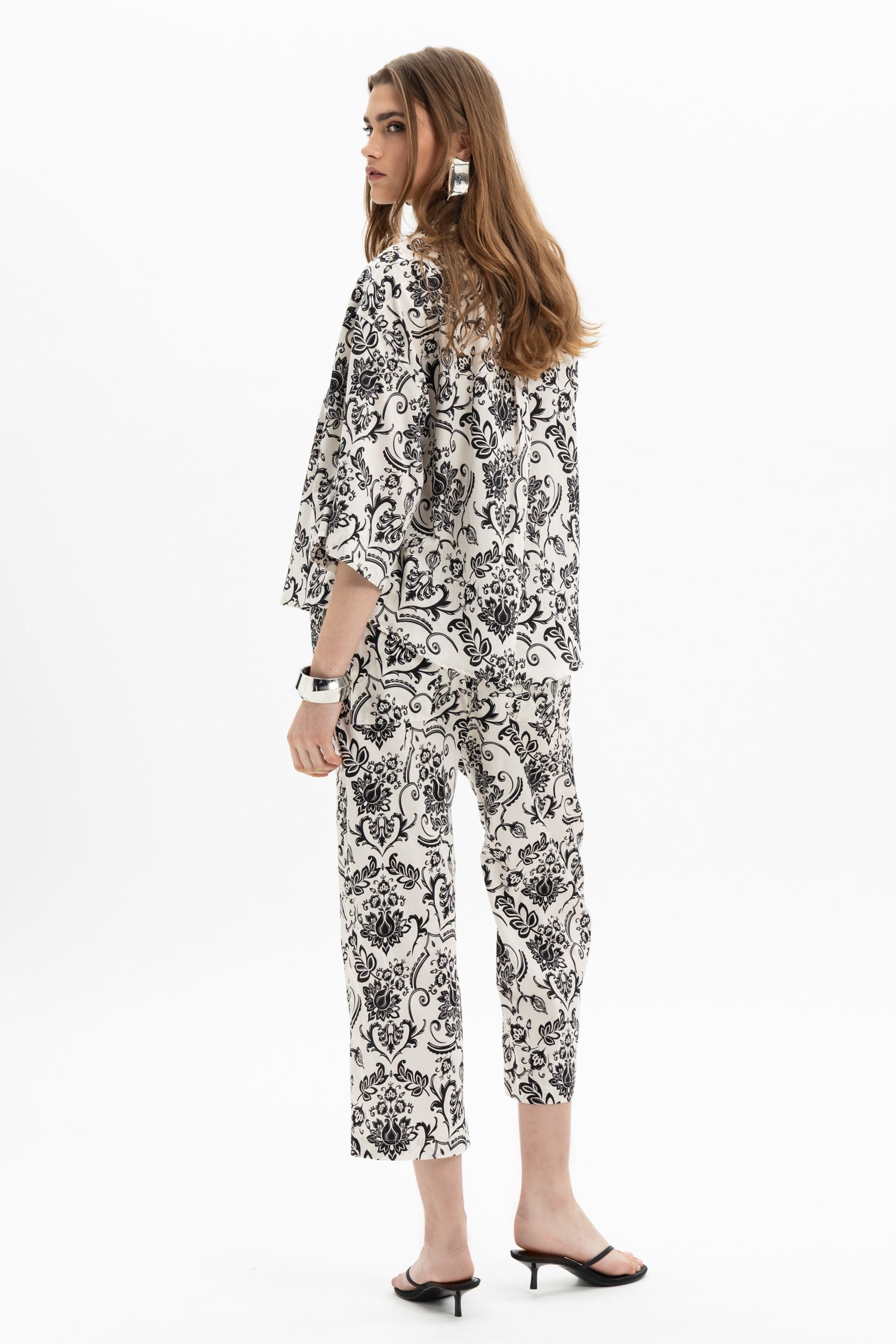 MyT oversized three-quarter shirt — MyT Spring-Summer 2026 collection, view 3