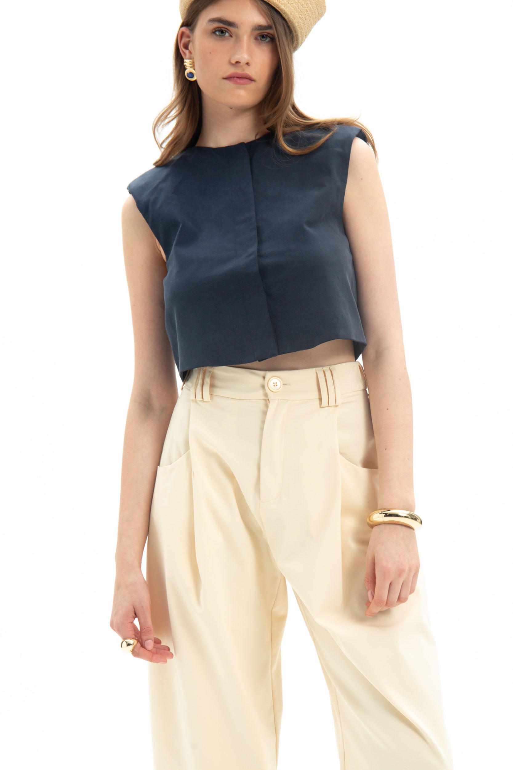 MyT pleated cropped pants — MyT Spring-Summer 2026 collection, view 3