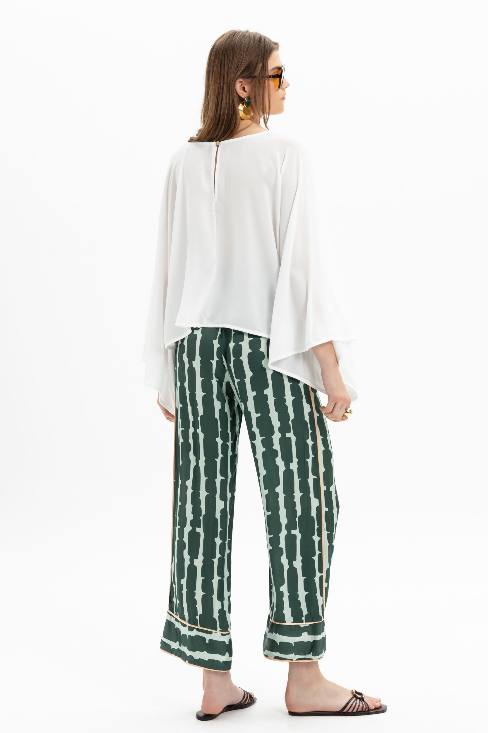 MyT white; black batwing blouse — MyT Spring-Summer 2026 collection, view 3