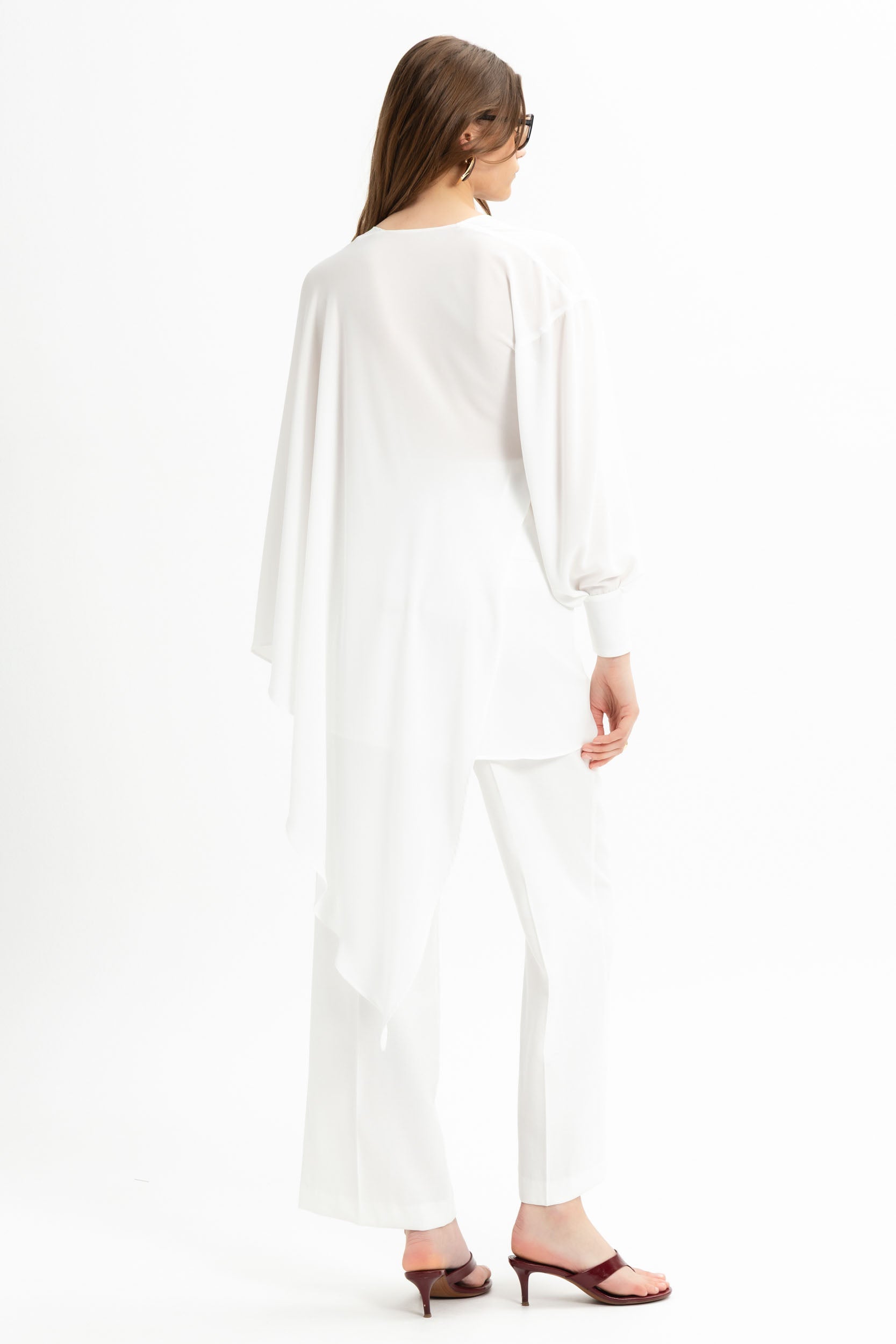 MyT white; black kimono wrap — MyT Spring-Summer 2026 collection, view 4