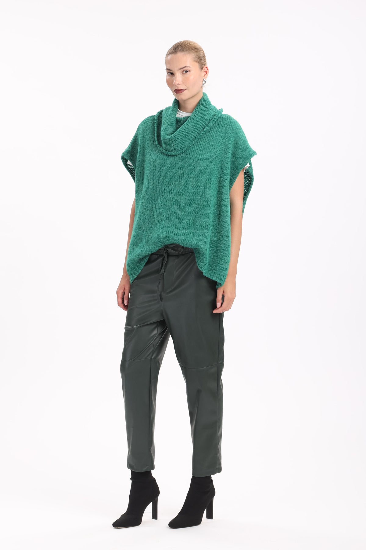 Cowl Poncho Knit - MYT Wearables Fall–Winter 2027