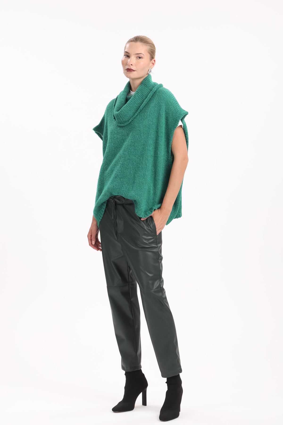 Cowl Poncho Knit - MYT Wearables Fall–Winter 2027