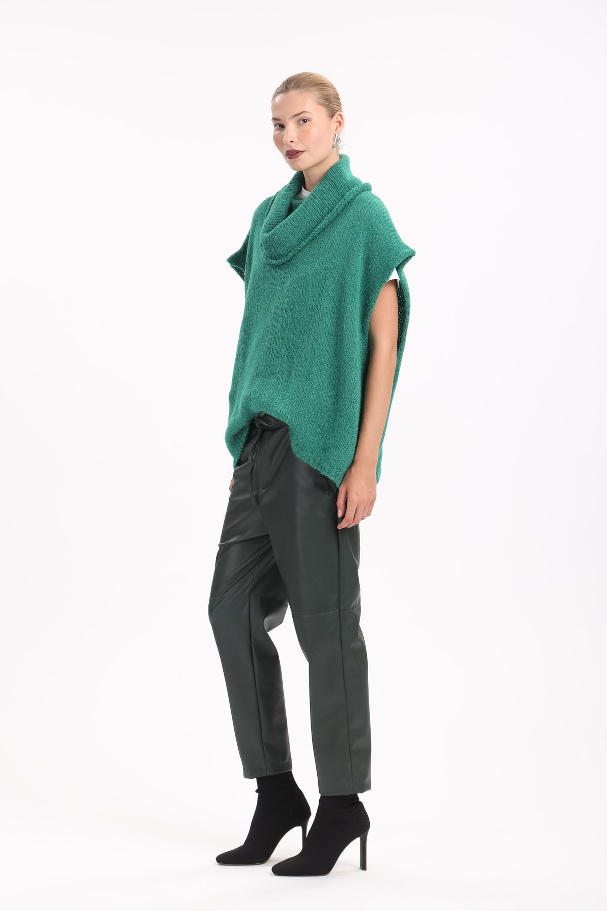 Cowl Poncho Knit - MYT Wearables Fall–Winter 2027