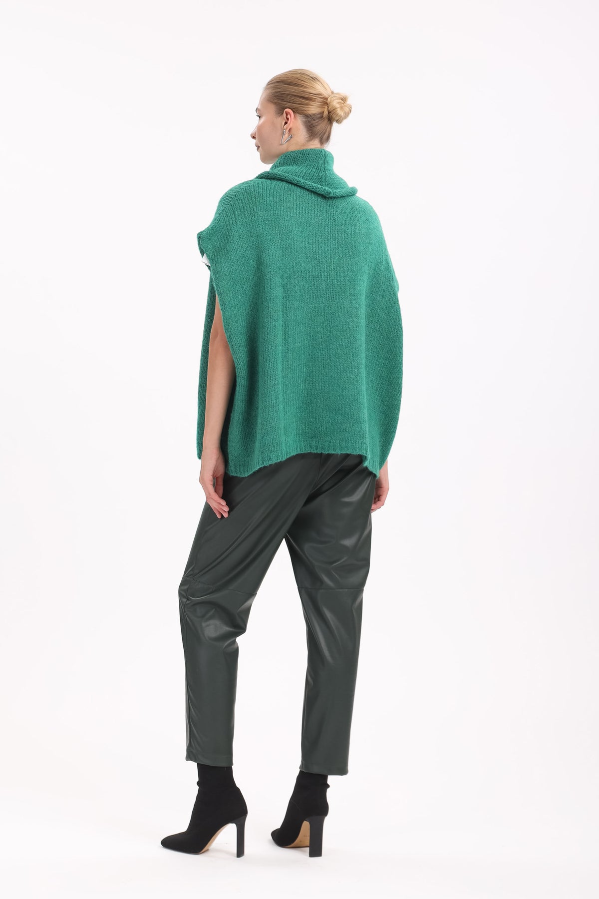 Cowl Poncho Knit - MYT Wearables Fall–Winter 2027